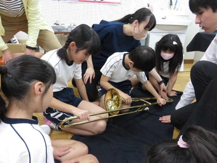 トロンボーン「ここ（スライド）が動くよ！」