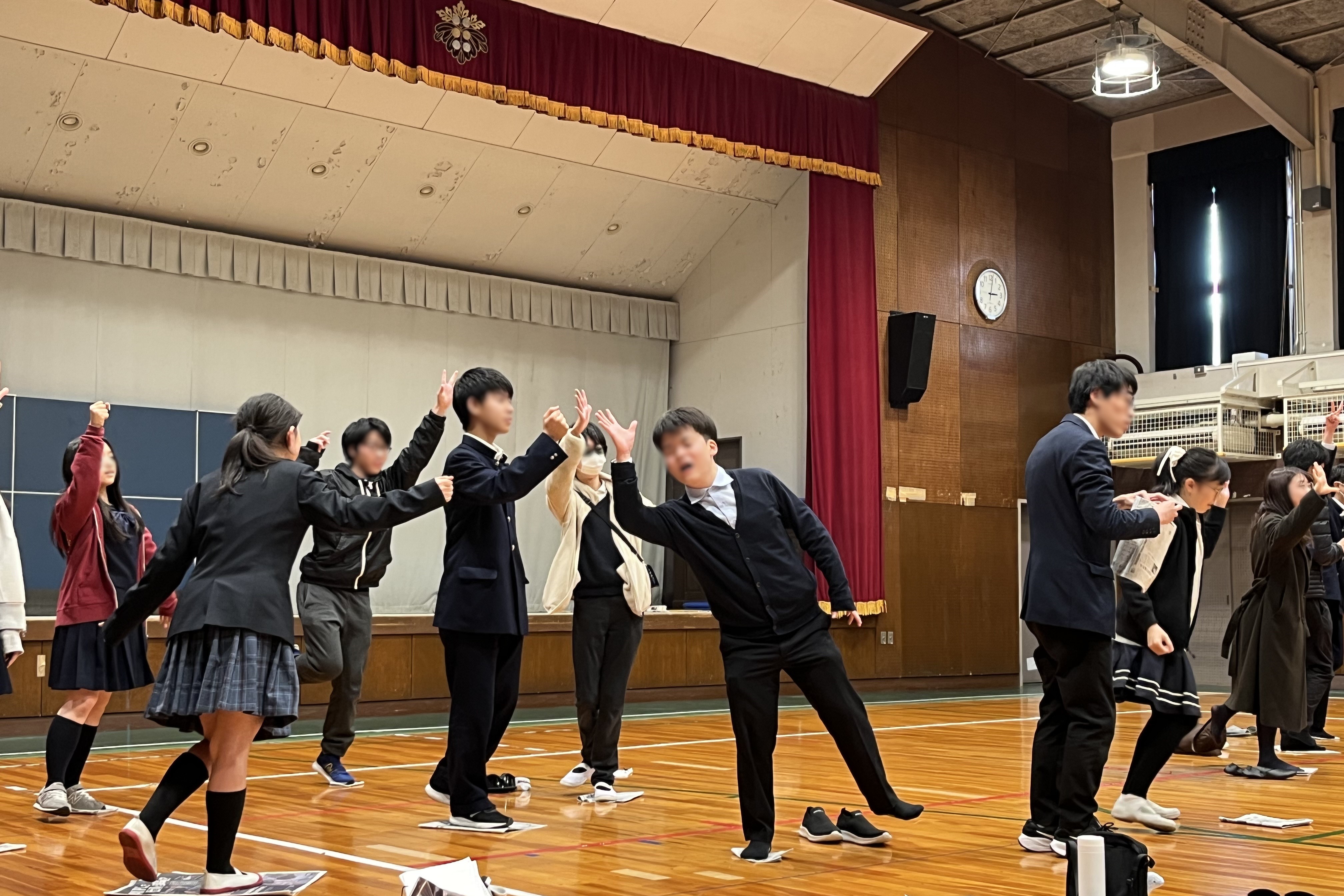 会の最後は体育館に集合して全員でレク！