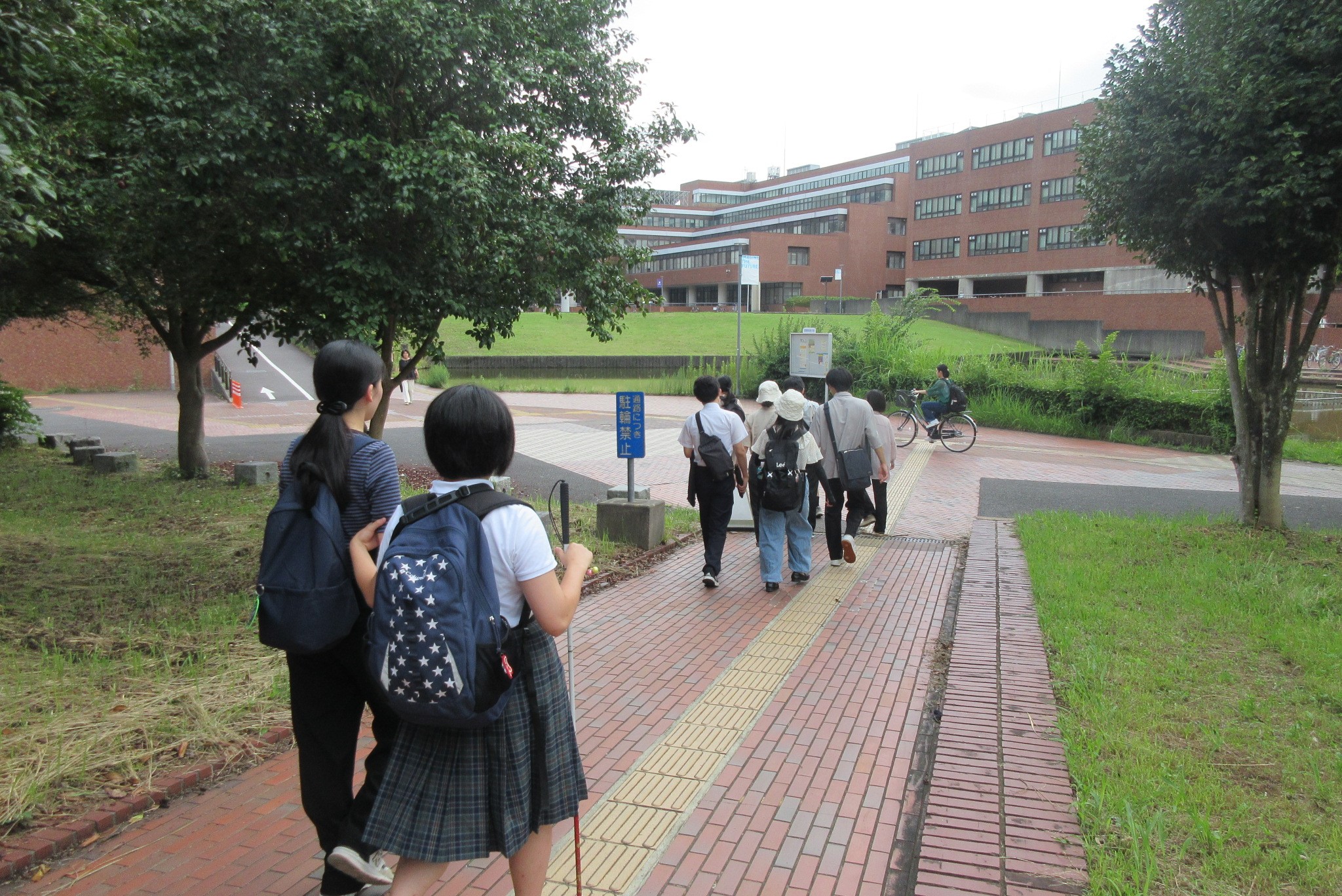 学内散策の様子