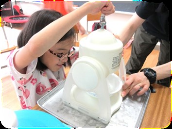かき氷作りの様子