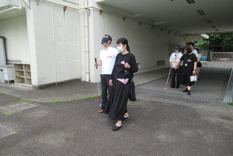 手引き歩行