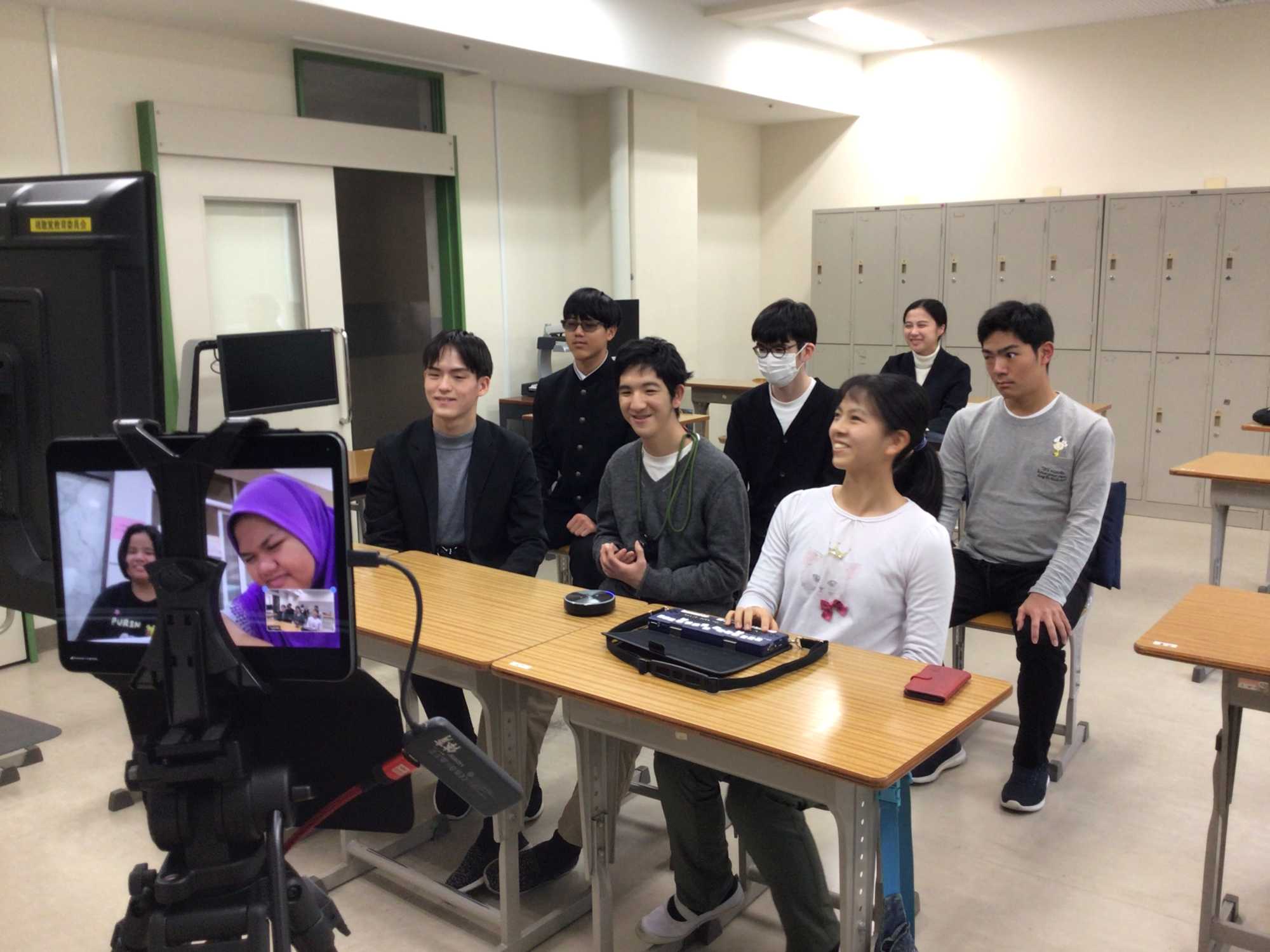 交流会中の教室の様子➁