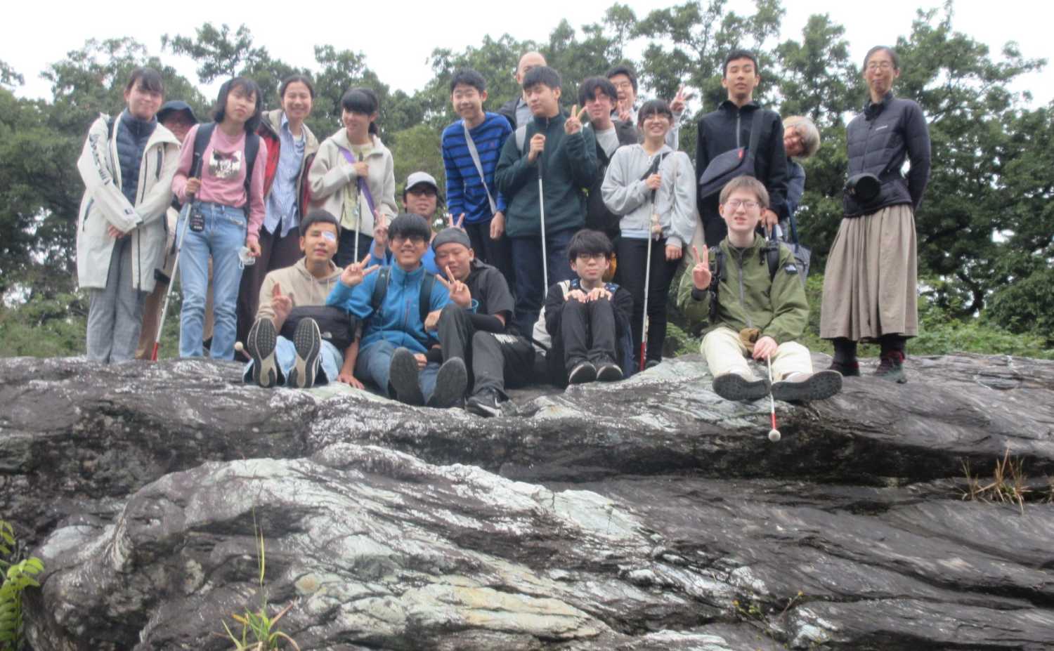 埼玉県立自然の博物館（虎岩の上で）