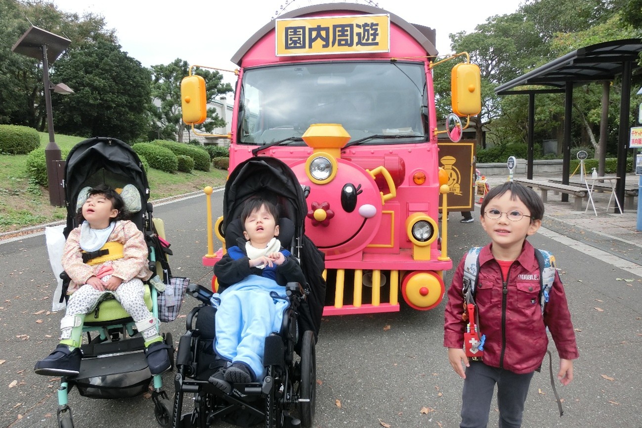 パークトレイン前で記念写真