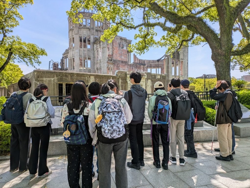 原爆ドームでの集合写真