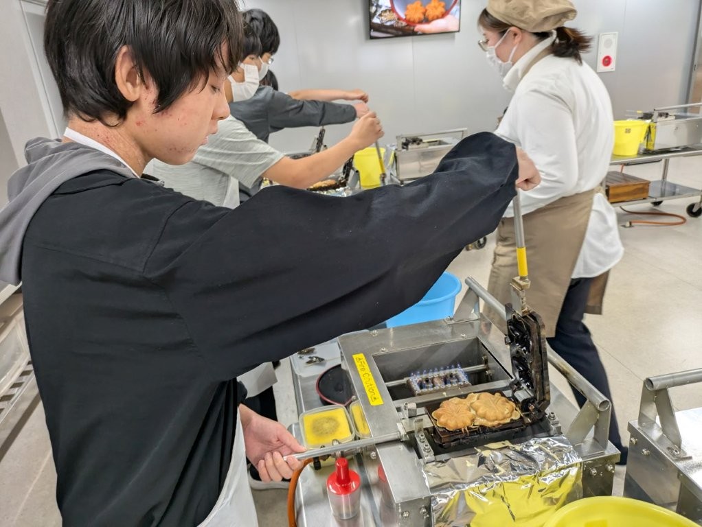 もみじ饅頭作りの様子