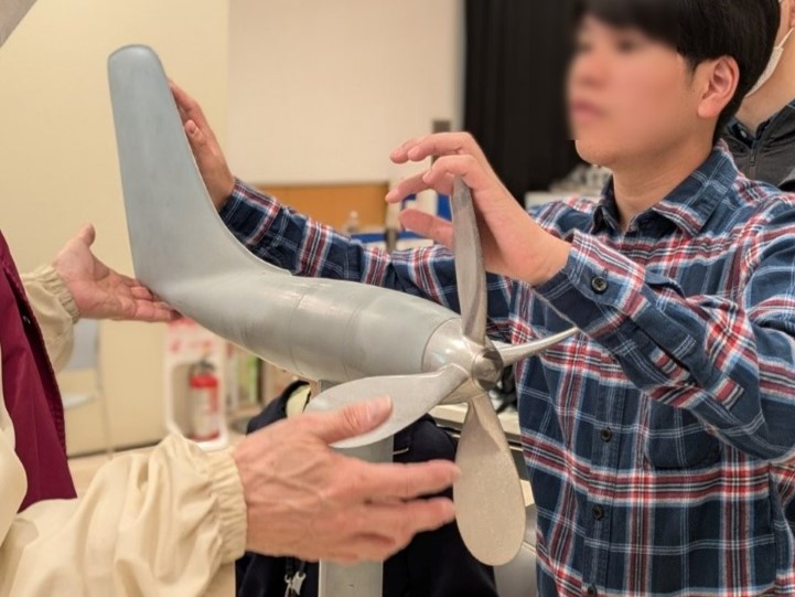 江波山気象館での風速計の触察