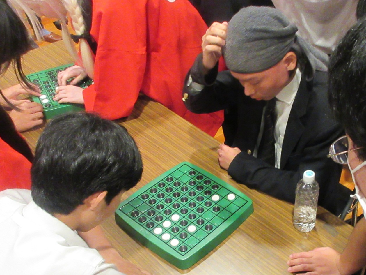 写真4 オセロ大会決勝戦