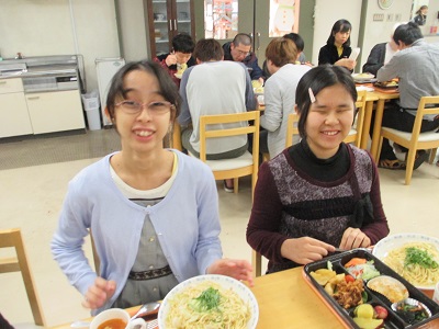 写真 食事の様子