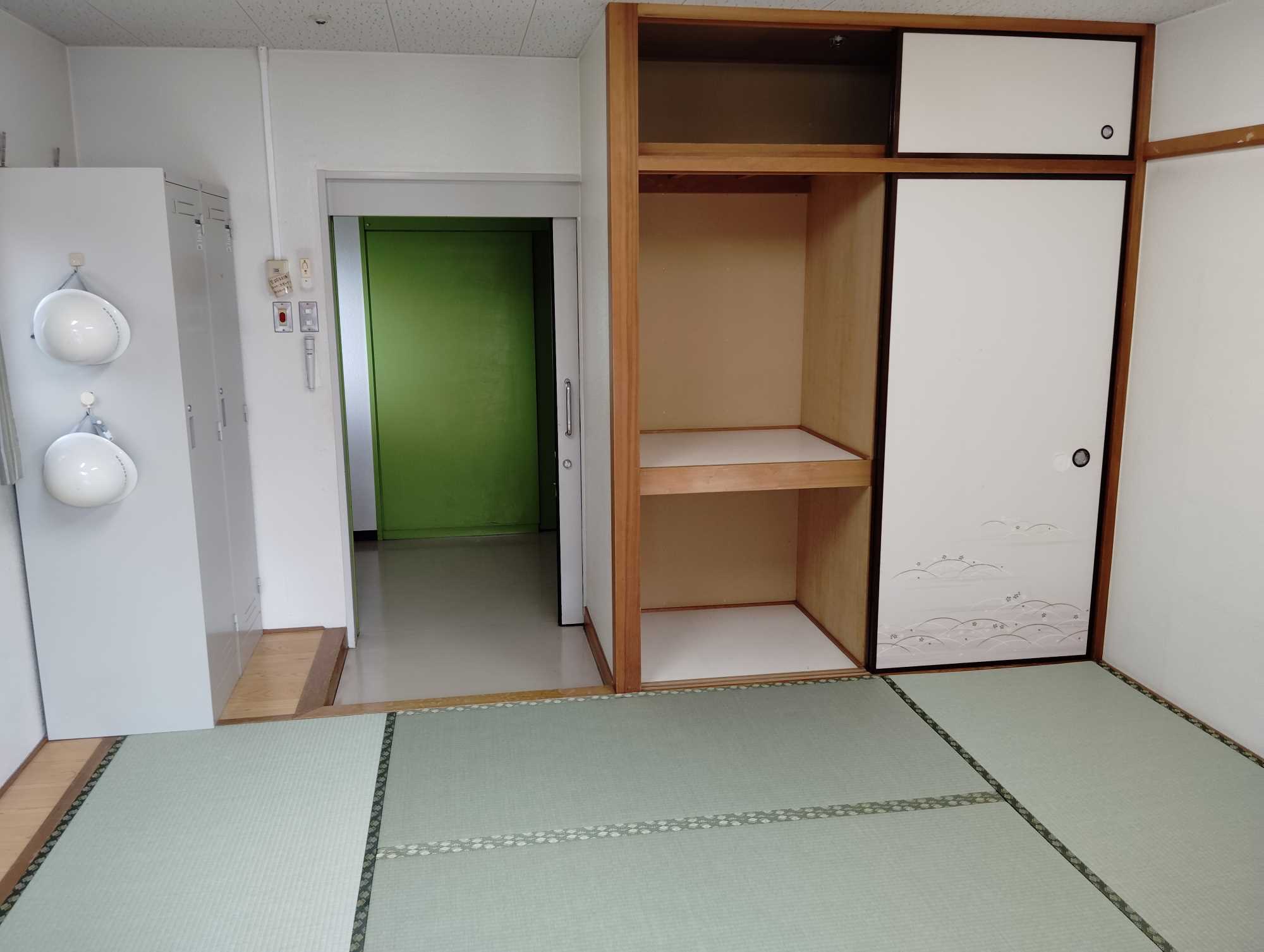 和室　窓側からの様子