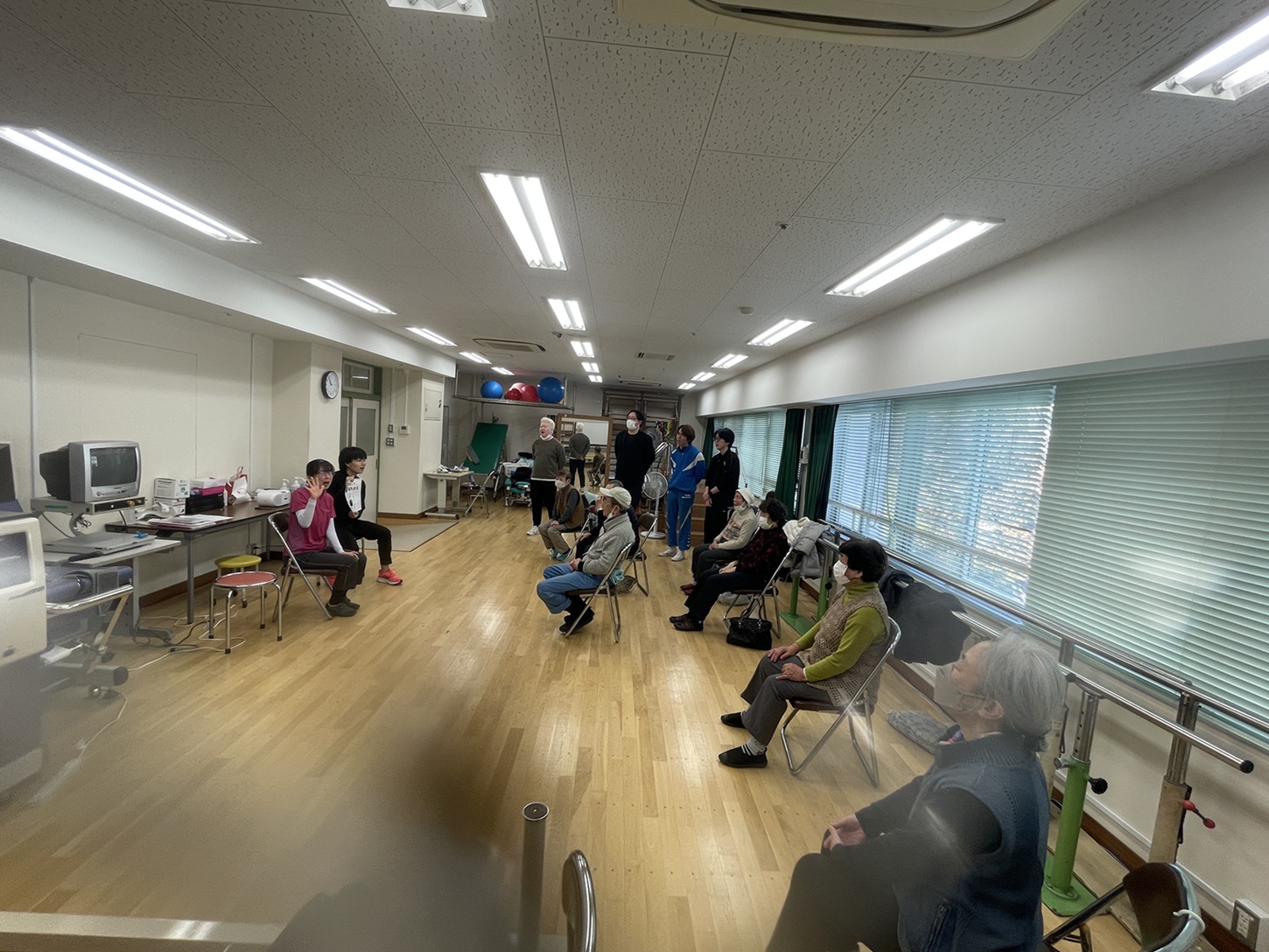 健康教室での運動の様子２