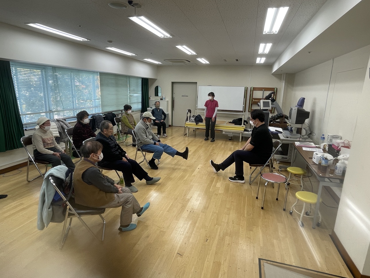 健康教室での運動の様子４