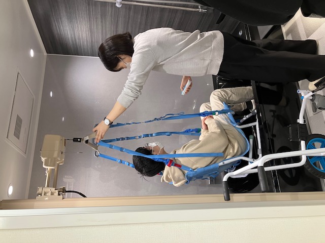 （３）リフトを使用した浴槽への移乗体験