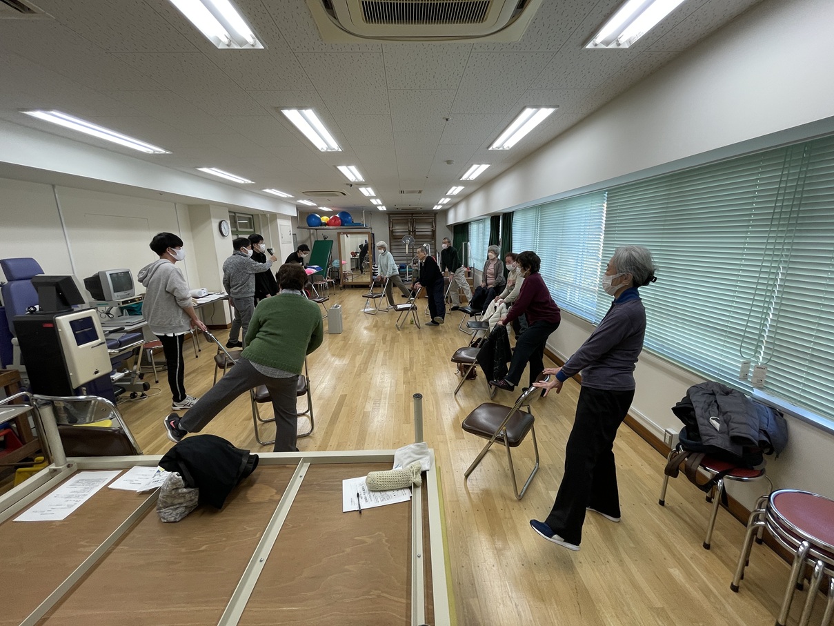 健康教室での運動の様子３