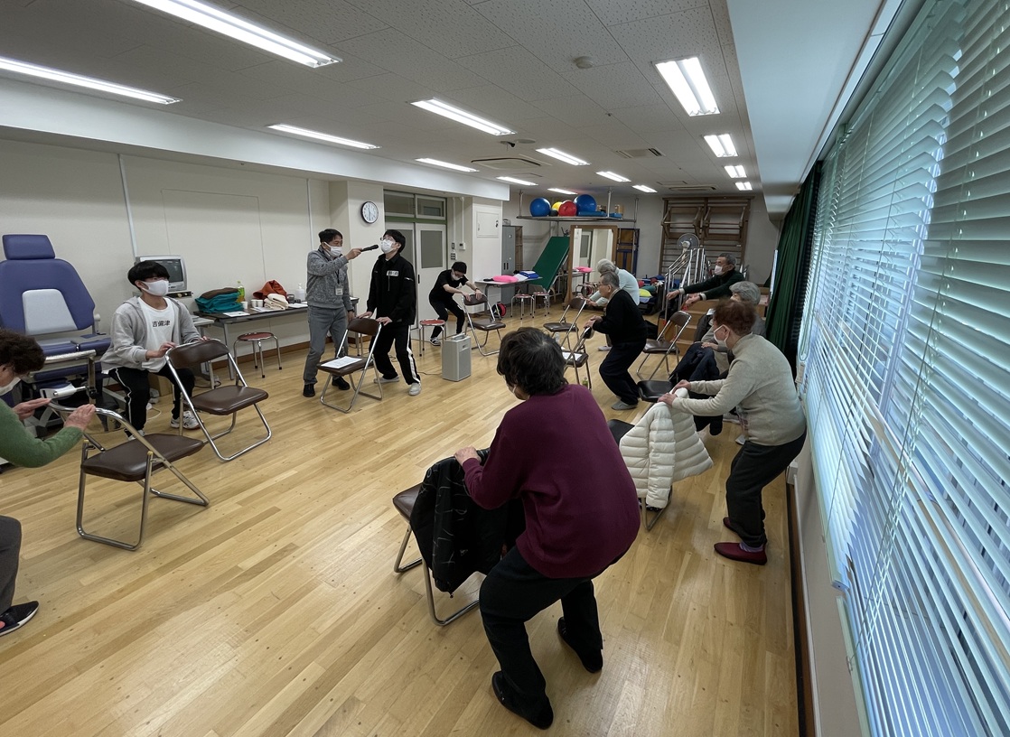 健康教室での運動の様子４