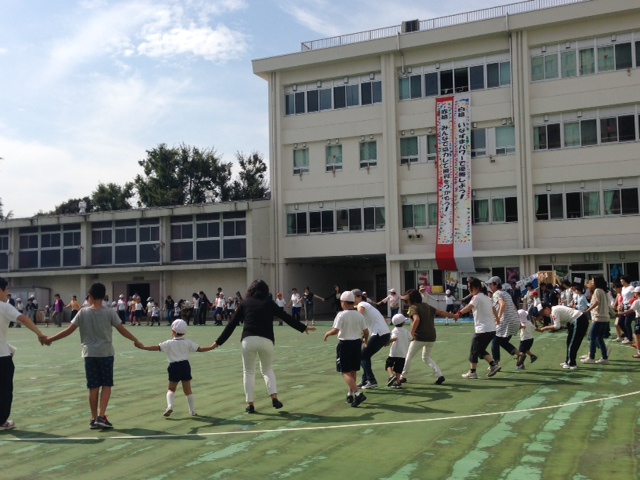 見学者も一緒に「みんなで楽しく」