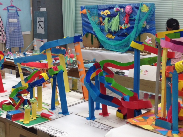 幼稚部・小学部の作品展示