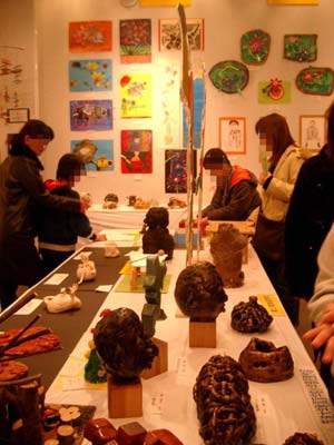 画像:東京都盲ろう養護学校総合文化祭作品展の写真